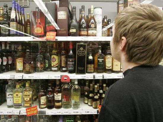 Депутаты намерены ужесточить правила продажи алкоголя 