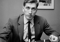 Хотя Фишер потерял корону ровно сорок лет назад, в 1975-м, и уже почти девять лет, как его нет, интерес к личности гения шахмат не утихает