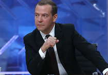 Накануне своего визита в Китай премьер-министр РФ Дмитрий Медведев озаботился регулированием Интернета и предложил принять для него «кодекс поведения», который был бы оформлен в виде «мягкого права», сообщает ТАСС