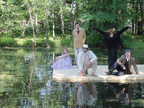 В Чеховском Мелихове спектакли дают в пруду