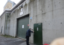 Над входом в тюрьму Осло висит табличка «Добро пожаловать»