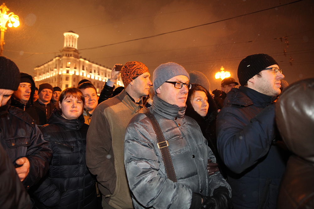 Митинг против платных парковок собрал тысячи человек в центре Москвы