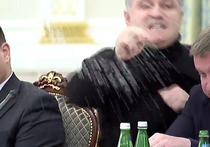 Михаил Саакашвили, после публичного конфликта с премьер-министром Украины Арсением Яценюком и главой МВД Арсеном Аваковым, которых он назвал ворами, ответил им на оскорбления на украинской мове