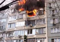 Пользователи Интернета, проживающие по соседству с домом в Волгограде, где сегодня около 12 часов произошел взрыв, предположительно бытового газа, пишут, что переживают испуг и панику