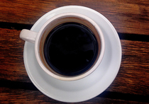 Исследование, проводившееся в США в течение десяти лет, показало, что любители кофе реже умирают от целого ряда заболеваний, чем те, кто никогда не употребляет этот напиток