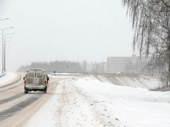 Эксперты рассказали "МК", как выжить на зимних дорогах