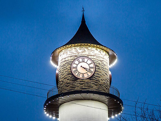 Старая водонапорная башня стараниями местных архитекторов переродилась в огромные часы