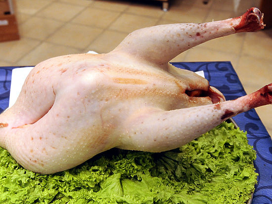 Нарушения найдены в курином мясе и хлебо-булочных изделиях