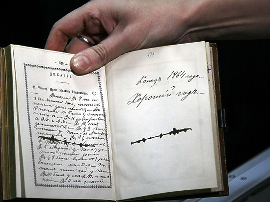 Сотрудники МУРа в результате проведенных оперативных мероприятий сумели обнаружить дневники императора Александра III, похищенные много лет назад из Государственного архива РФ.