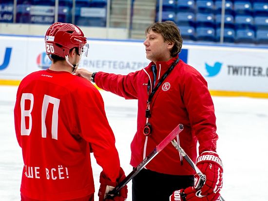 Хоккей: тренер «Витязя» Равиль Якубов раскрыл секрет «судейской магии»