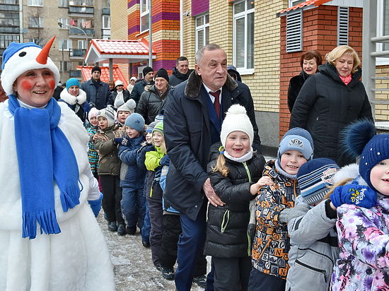 В Ижевске в канун новогодних праздников появился ледовый дворец, а также два детских сада.