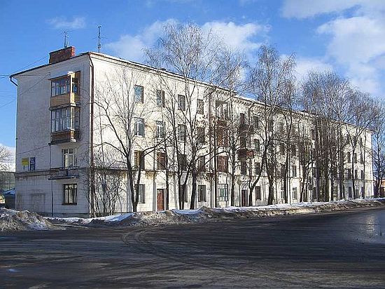 Моя семья живет в доме, который называют «генеральским». Это сталинка застройки 1937 года, дом, который многое повидал и многое пережил