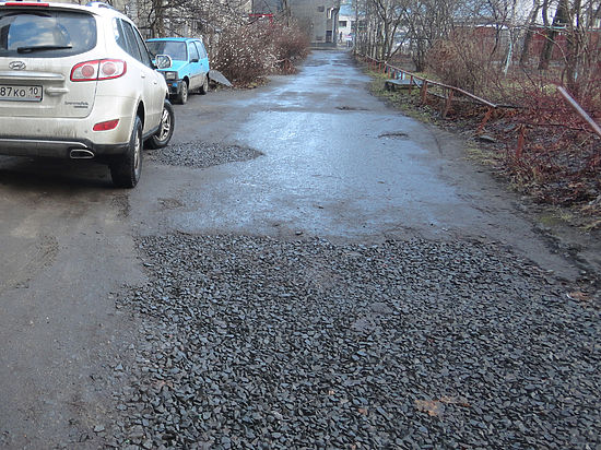 Депутаты предложили жителям Петрозаводска составить рейтинг самых разбитых дорог и дворов