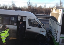 ДТП с участием автобуса и маршрутного такси произошло сегодня днем на юге Москвы