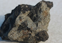 По меньшей мере два метеорита нашли за новогодние праздники и классифицировали в полевых условиях Антарктиды участники метеоритной экспедиции Уральского федерального университета