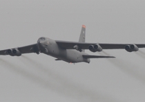 Соединенные Штаты перебросили один из самых грозных своих военных самолетов - стратегический бомбардировщик В-52 - с острова Гуам в Южную Корею