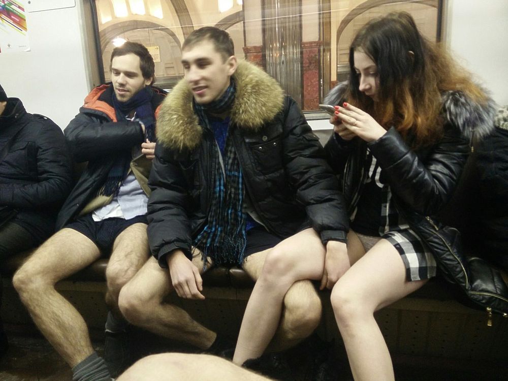 Пассажиры метро без штанов возбудили московскую полицию