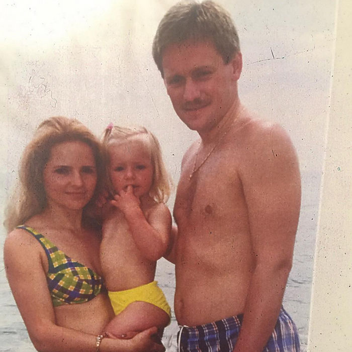 Дочь Пескова в день 18-летия опубликовала старые семейные фото 
