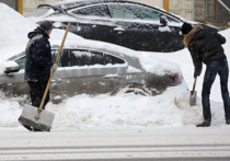 Аномальный снегопад, заваливший в начале недели столицу, не мог не сказаться на транспортной ситуации в городе