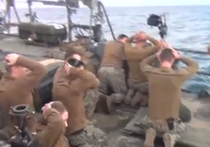 За несколько часов до того, как президент Обама начал свое выступление на Капитолии в Конгрессе США, иранские военные задержали две американских патрульных лодки и 10 моряков