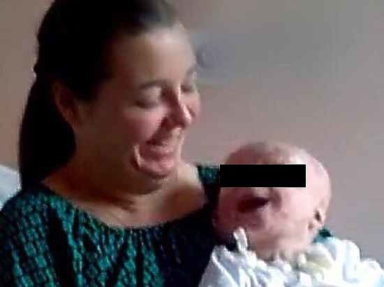 Битва за мальчика, которого хотят усыновить сразу несколько женщин, отложена, так и не начавшись