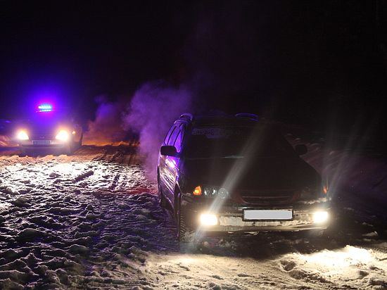 В Кузбассе сотрудники ГИБДД оказали помощь замерзающим водителям, оказавшимся на трассе в самые морозы. 
