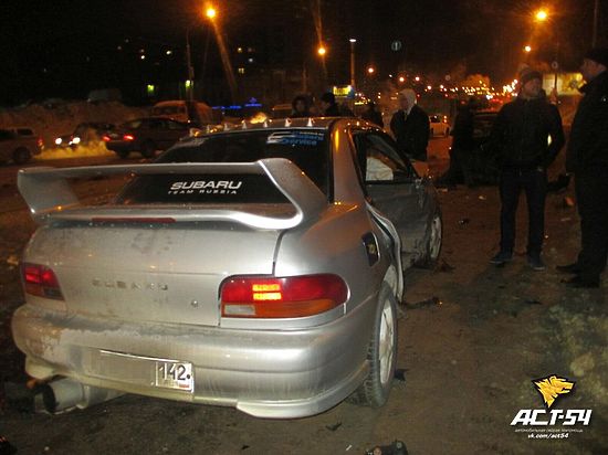 В Новосибирске разбилась машина с кемеровскими номерами 