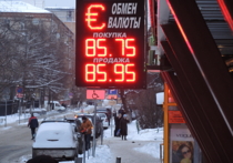 Продолжающееся пике рубля (евро по 89 и доллар по 81 на вечерних торгах) заставило нас вновь проверить ситуацию в обменниках - имеются ли баксы в наличии, есть ли ажиотаж?