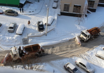 Накрывший центральную часть России циклон с сильными снегопадами стал настоящим испытанием для автомобилистов и городских служб большинства регионов