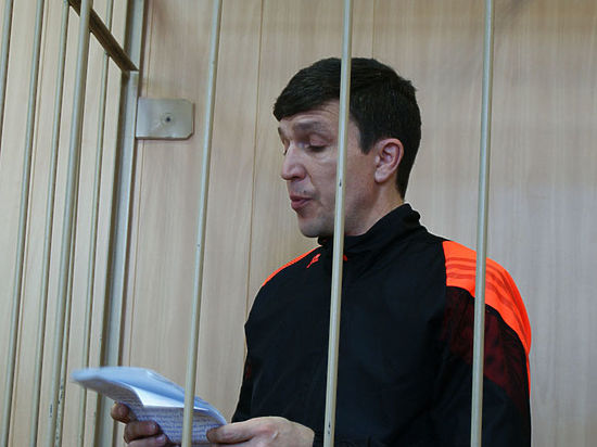 По версии следствия  полковник полиции Константин Савченко брал  взятки айфонами и автомобильными запчастями