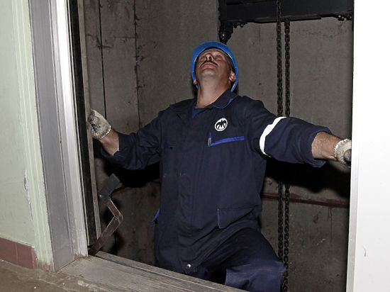 После визита жилищных инспекторов людям починили и лифты, и пандусы

