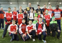 Победители соревнований среди воспитанников детских домов и школ-интернатов вернулись из поездки в Лондон, где они посетили тренировочную базу «Арсенала»