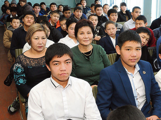 Акимиат Свердловского района организует мероприятия, направленные на примирение учащихся УВК №38 и РУОР, между которыми, как известно, неоднократно происходят серьезные стычки