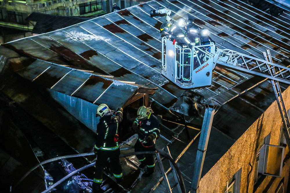 Пожар на Стромынке: спасатели мужественно боролись с огнем всю ночь