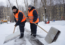 Чистить заснеженные дворы и торговать пирожками на уличных ярмарках только после посещения медкабинета смогут работники в зимнее время