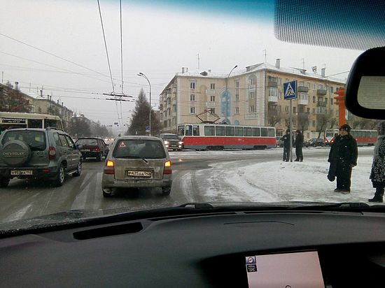 В Кемерове произошло ДТП с участием трамвая и двух иномарок 