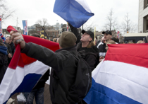 Глава МИД Нидерландов Берт Кундерс сообщил, что правительство может пересмотреть свое отношение к Ассоциации Украины с ЕС, если подданные королевства 6 апреля на референдуме выскажутся против