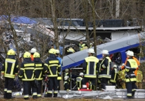Жертвами столкновения двух поездов в немецкой Баварии стали 8 человек — такую информацию подтвердили в полиции