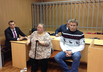 Двое бывших сотрудников Банка Москвы были приговорены вчера в общей сложности к 8,5 годам колонии за хищение более 1 миллиарда рублей