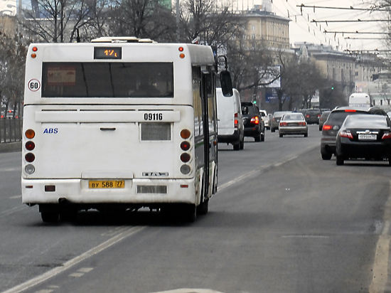 Автобусы и троллейбусы предлагают оградить от легковушек