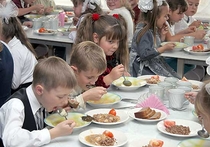 Республиканские власти, похоже, нашли выход из щекотливой ситуации, связанной с дефицитом бюджетных средств на организацию школьного питания