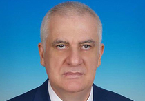 Тамерлан Агузаров, выбранный главой Северной Осетии менее года назад, скончался в Москве в результате пневмонии, сообщил агентству ТАСС источник в администрации региона