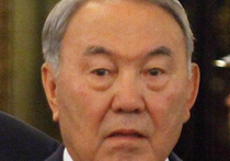 Президент Казахстана Нурсултан Назарбаев попал в неловкое положение при визите в открывшийся в Алма-Ате новый гипермаркет
