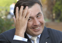 Экс-глава Грузии Михаил Саакашвили, который на родине преследуется по уголовному делу, намерен сменять в Украине правительство, продвинув в кабмин людей из своей команды, хотя амбиций больше