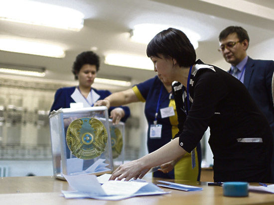 Казахстанцы готовятся к двойному голосованию