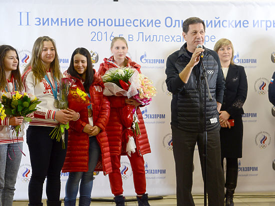 Юные российские олимпийцы вернулись с «золотом»
