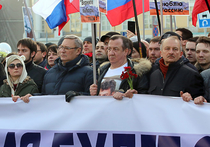 "Герои не умирают", "Мы Борис Немцов", - скандировали участники шествия в память о политике: ровно год назад, в ночь с 27 на 28 февраля Борис Немцов был убит на Большом Москворецком мосту