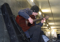 Московских музыкантов загонят под землю: в подземке запускают проект «Музыка в метро»
