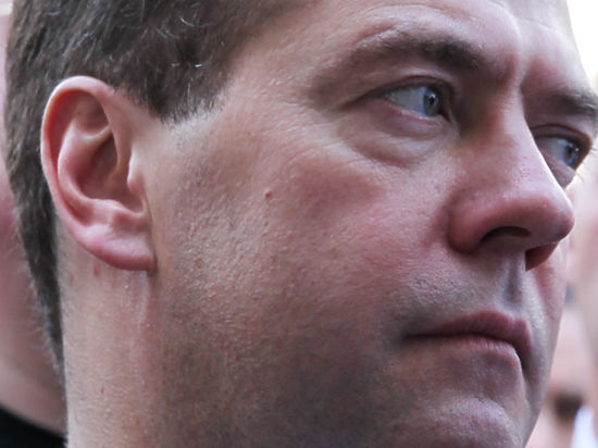 Премьер-министр Дмитрий Медведев подписал антикризисный план правительства на 2016 год