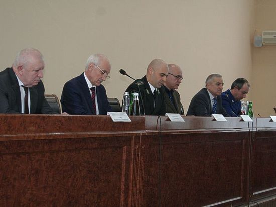 Судебные приставы в 2015 году взыскали около 1 млрд рублей 